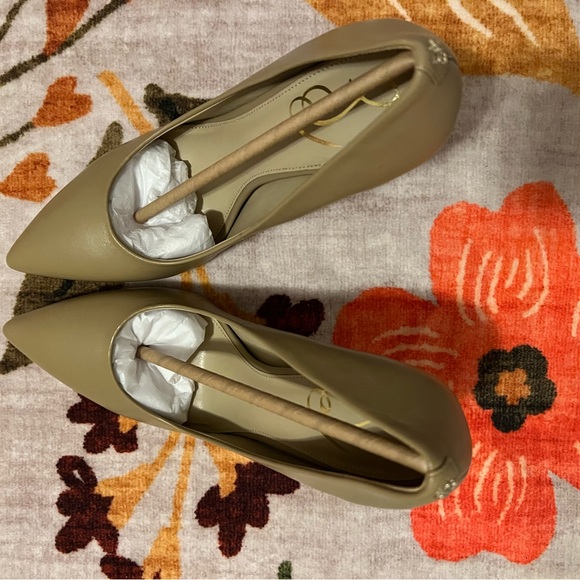 NEW w/ box Sam Edelman Tan Women's Pumps - Picture 2 of 12